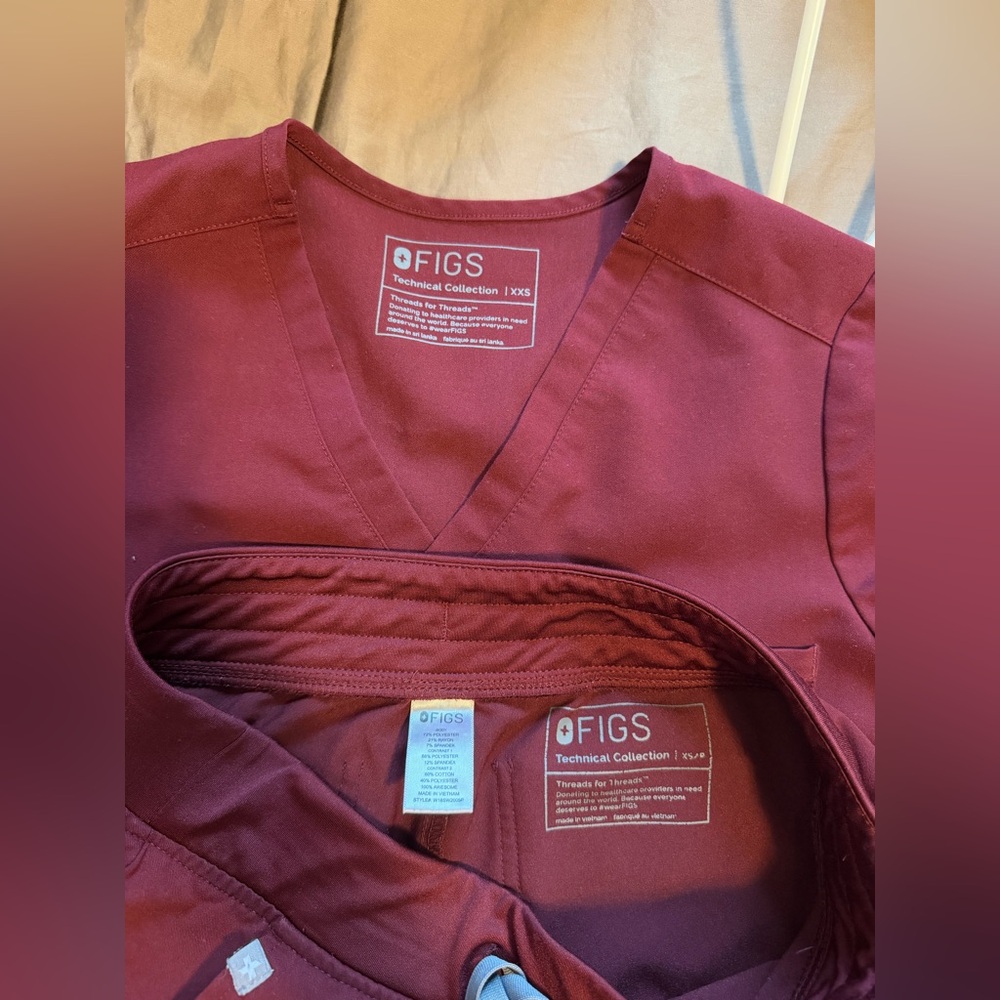 Figs Burgundy Scrub Set XXS TOP AND XS/P BOTTOM - Picture 3 of 4